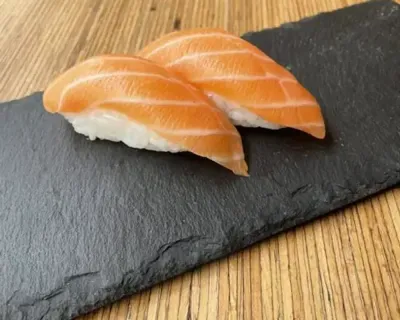  Sushi saumon