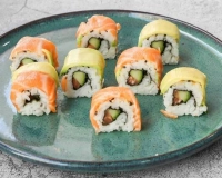 Dragon roll thon cru avocat concombre