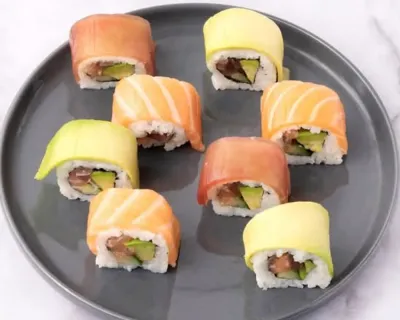  Dragon roll Thon et Salmon 🍣- 8 Pieces .